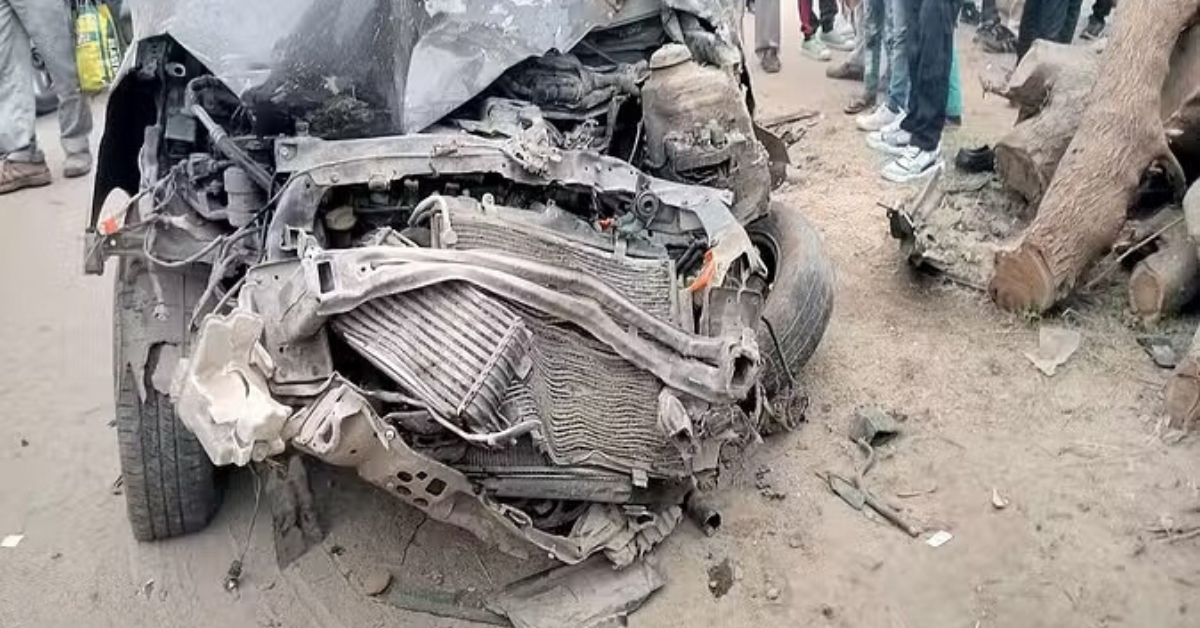 तेज रफ्तार कार और सांड़ की टक्कर