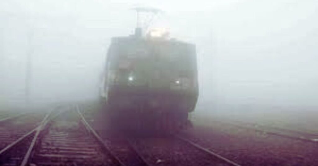 महाकुंभ स्पेशल समेत कई ट्रेनें लेट