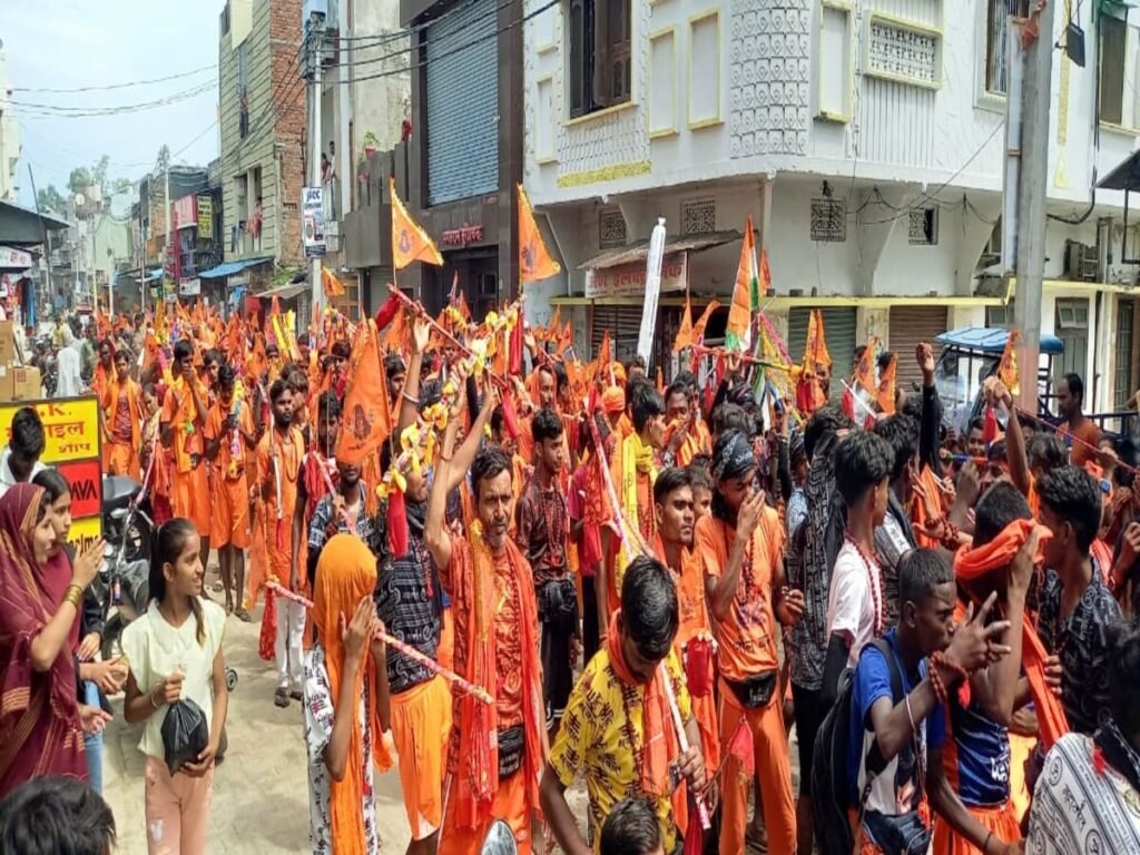 Lakhimpur Kheri News: सावन के पहले सोमवार पर लखीमपुर खीरी के शिवालयों में गूंजे जयकारे, 'छोटी काशी' में उमड़ा श्रद्धालुओं का सैलाब