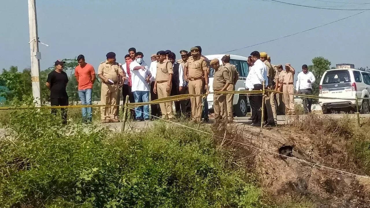 Lakhimpur Kheri News: लखीमपुर के युवकों ने की खुलेआम फायरिंग,मची अफरा-तफरी