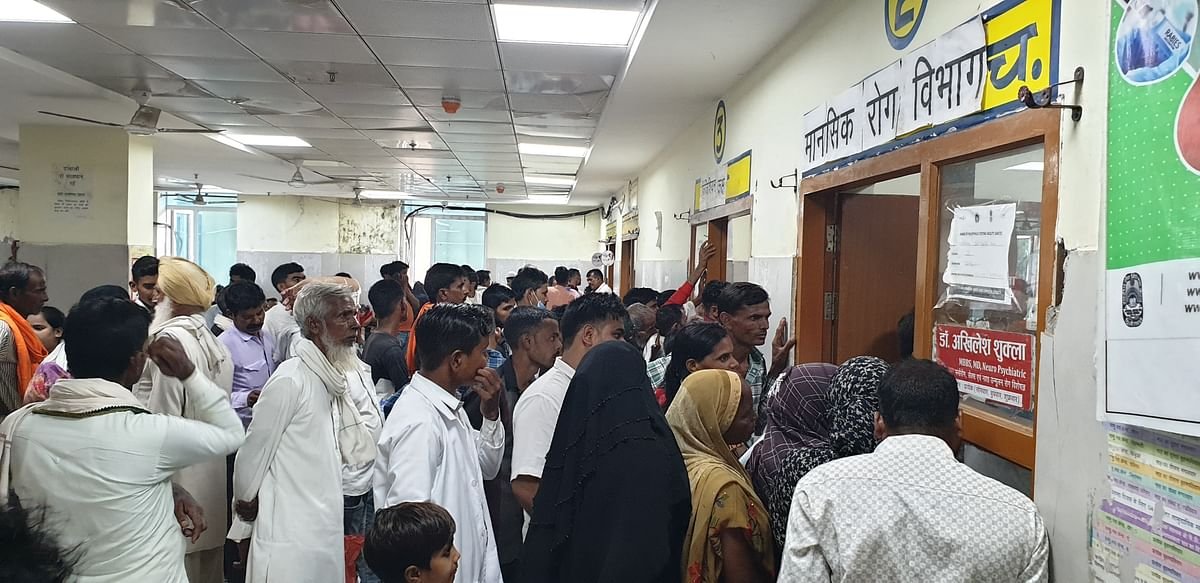 Lakhimpur Kheri News: लखीमपुर खीरी अस्पताल में अफरातफरी,मरीजों की भीड़ से चरमराई व्यवस्था