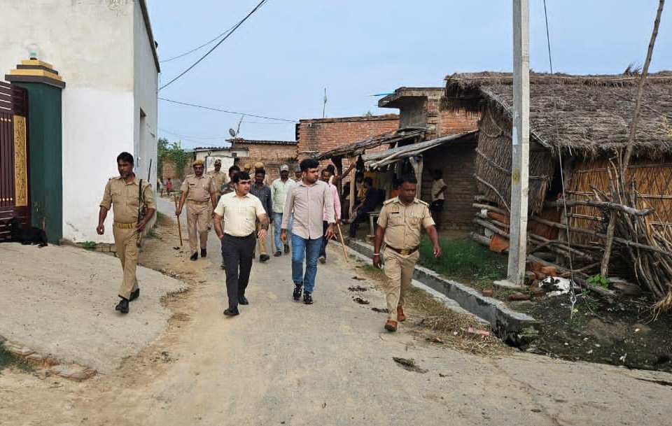 Lakhimpur Kheri News: धरती के फूल बीनने पर वन विभाग सख्त, ग्रामीणों पर केस दर्ज