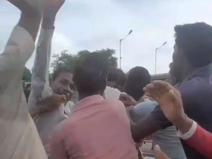 Lakhimpur Kheri News: खाद वितरण में अव्यवस्था,दुकान पर वितरण के दौरान लाइन में लगे किसानों के बीच हुई मारपीट