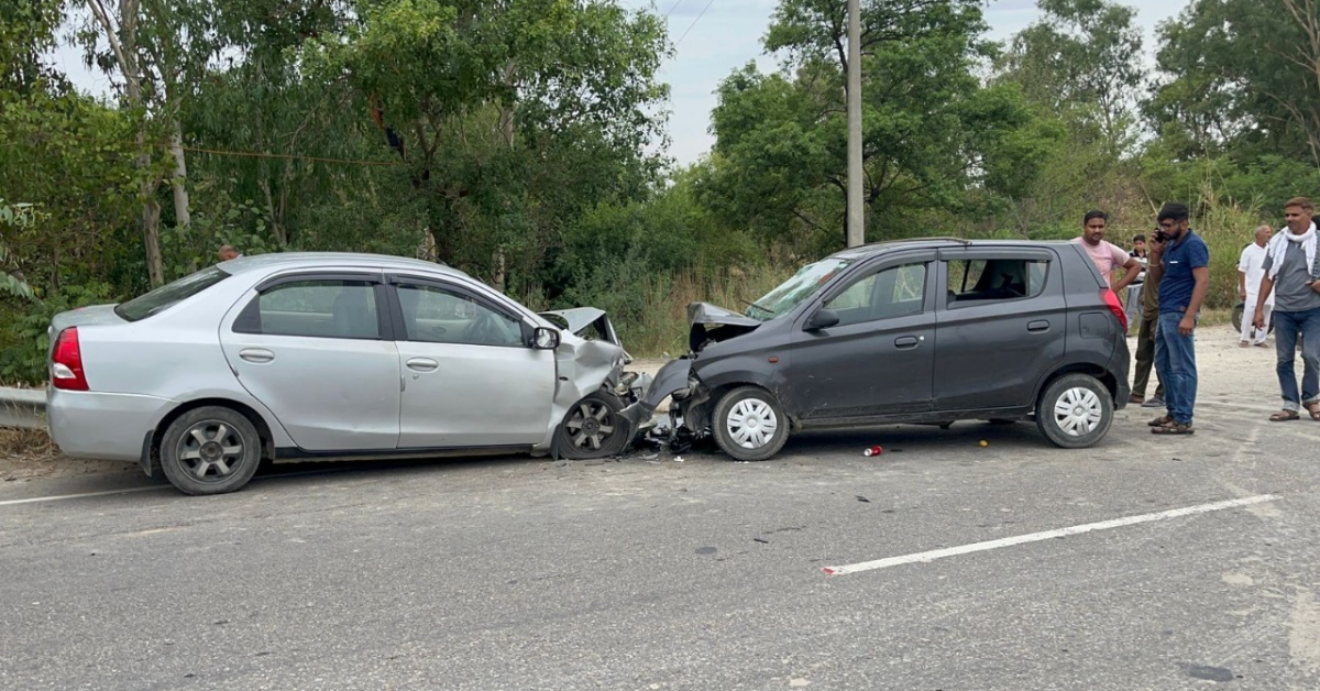 Lakhimpur Kheri News: लखीमपुर खीरी में दो कारों की भीषण टक्कर, तीन लोग गंभीर रूप से घायल दोनों गाड़ियों के उड़े चिथड़े