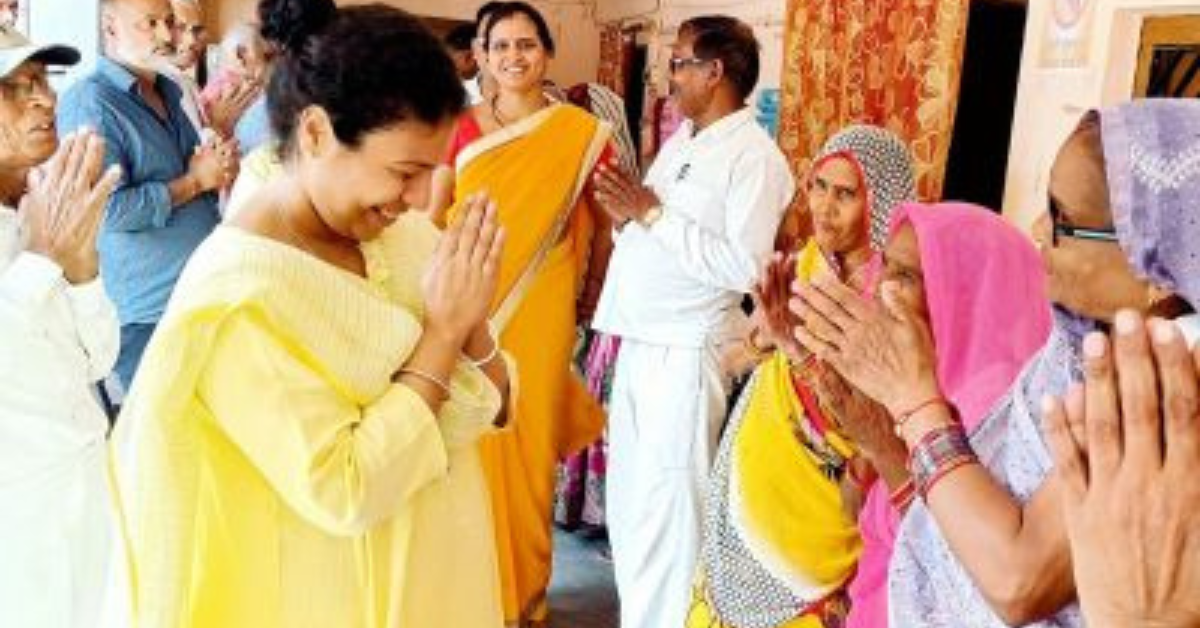 Lakhimpur Kheri News: दीपावली पर वृद्धाश्रम में DM दुर्गा शक्ति नागपाल का स्नेहपूर्ण कार्यक्रम, बुजुर्गों का आशीर्वाद मिला तो हुआ सौभाग्य