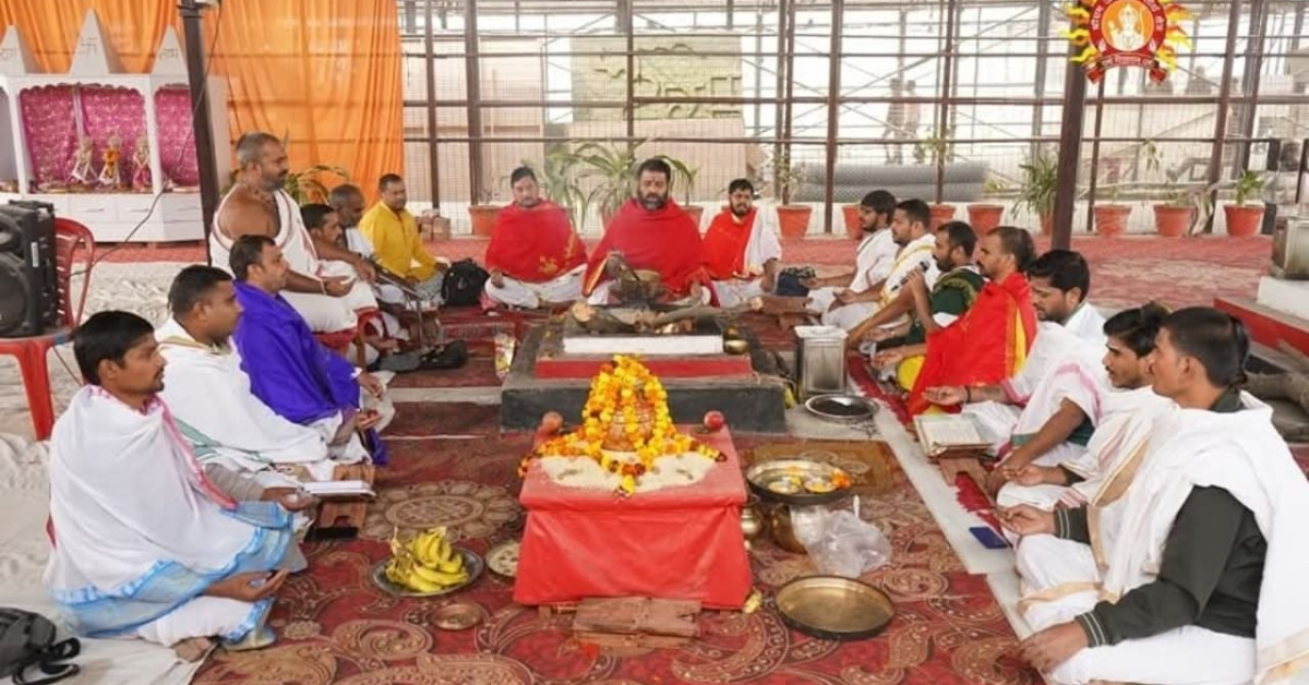 राम मंदिर में ध्वजारोहण से पहले शुरू हुआ पांच दिवसीय विशेष अनुष्ठान,यज्ञ में दी जाएंगी 10 हवन आहुतियां, वैदिक मंत्रोच्चारण से गूंजा परिसर