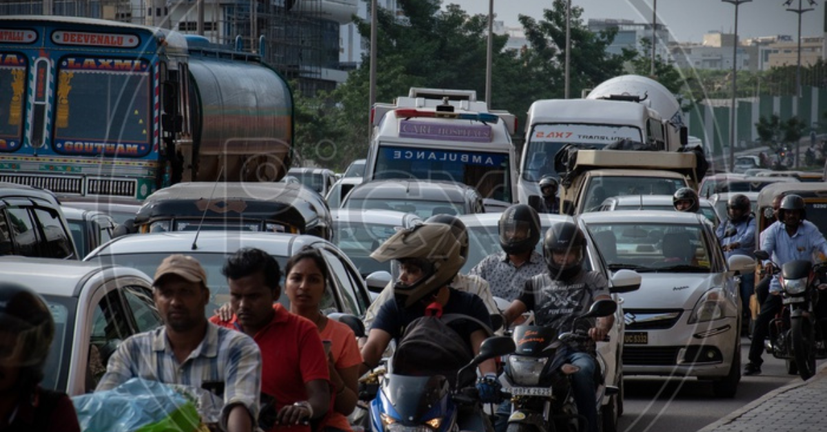 गुलरिया चीनी मिल के सामने लगी भीषण जाम,एम्बुलेंस और डायल 112 की गाड़ियां फंसी, आम जनता की आवाजाही प्रभावित