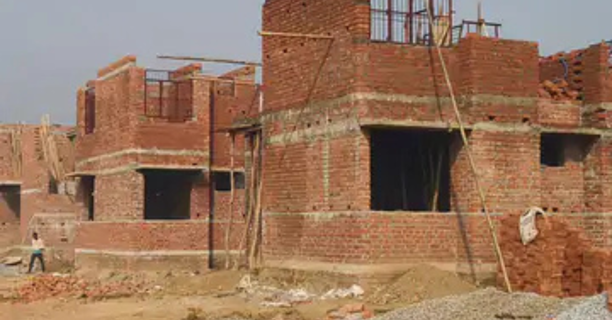 लखीमपुर खीरी में सीएम-मॉडल स्कूल का लिंटर गिरा, दो मजदूर घायल, एक मजदूर जिला अस्पताल रेफर, घटिया निर्माण पर पहले ही विधायक ने की थी शिकायत